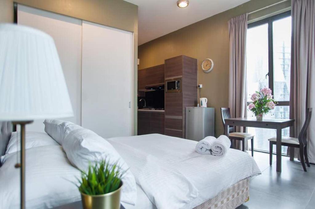 Empihaus 001 Empire Damansara Apartment Петалинг Джая Екстериор снимка